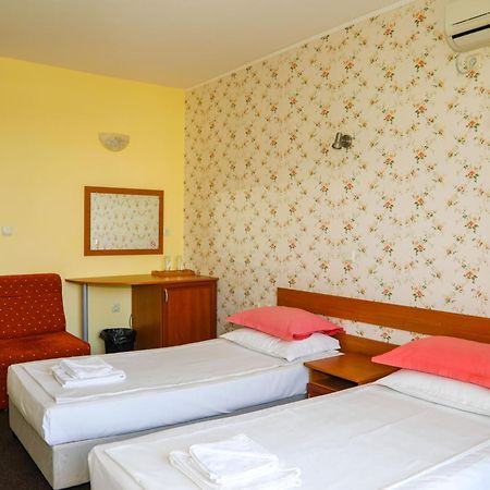 Family Hotel Deykin Pantai Sunny Luaran gambar